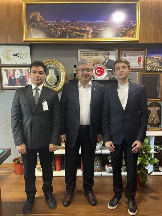 MİLLETVEKİLİ YURDUNUSEVEN MİSAFİRLERİNİ AĞIRLADI