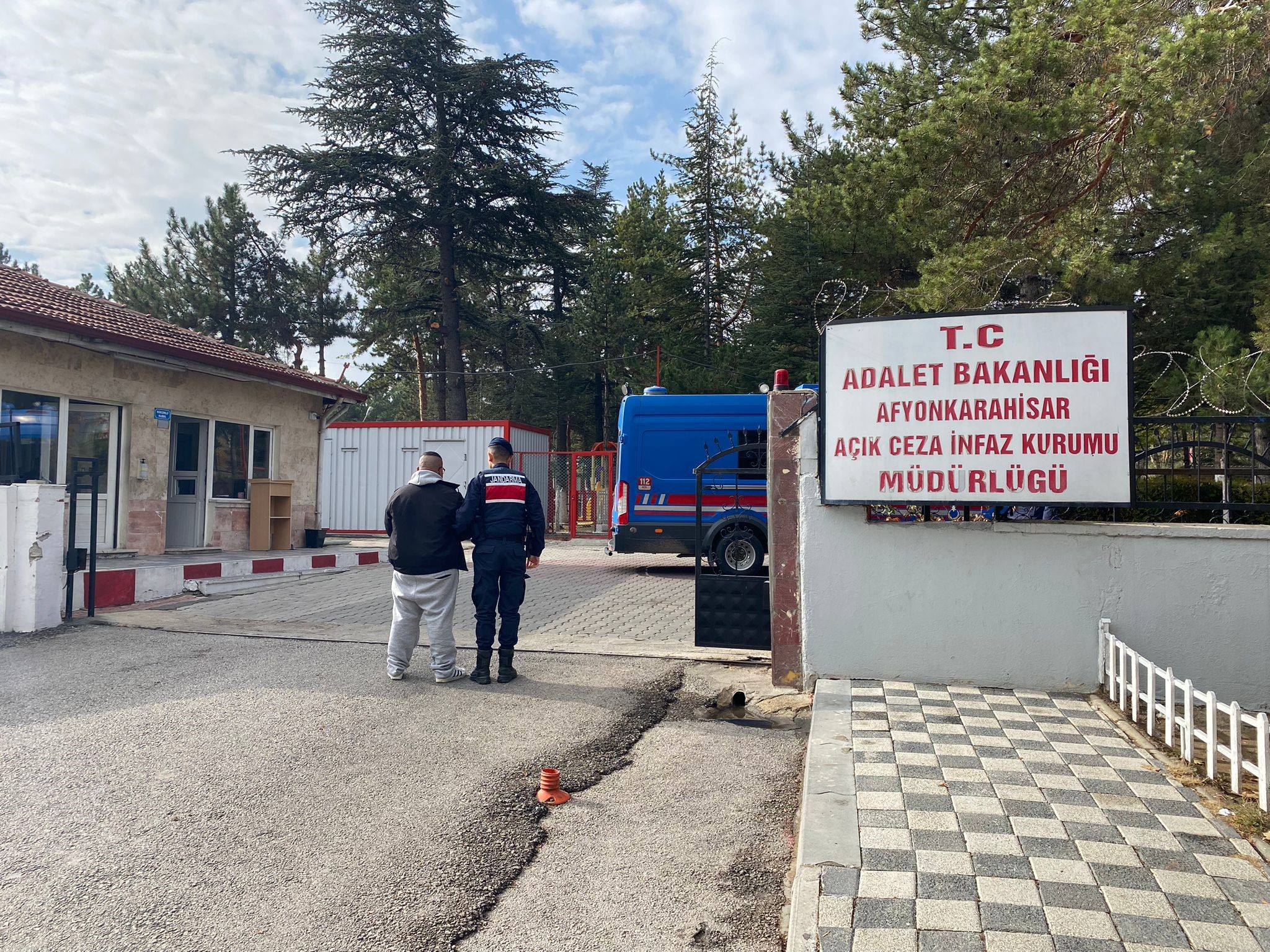 Afyonkarahisar’da 12 Farklı Suçtan Kaydı Bulunan Şahıs Yakalandı