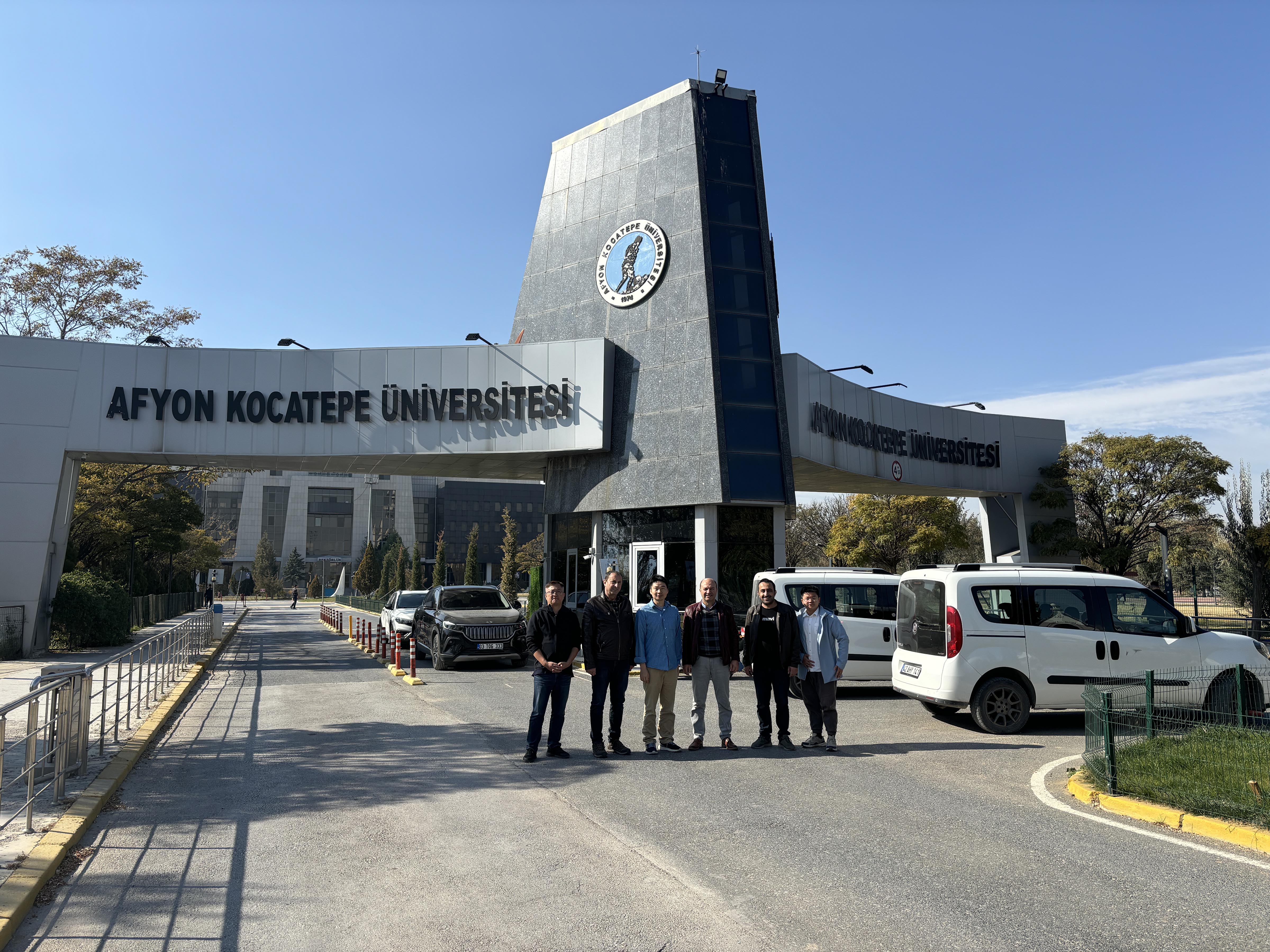 Çinli Bilim İnsanlarından AKÜ’ye Ziyaret 