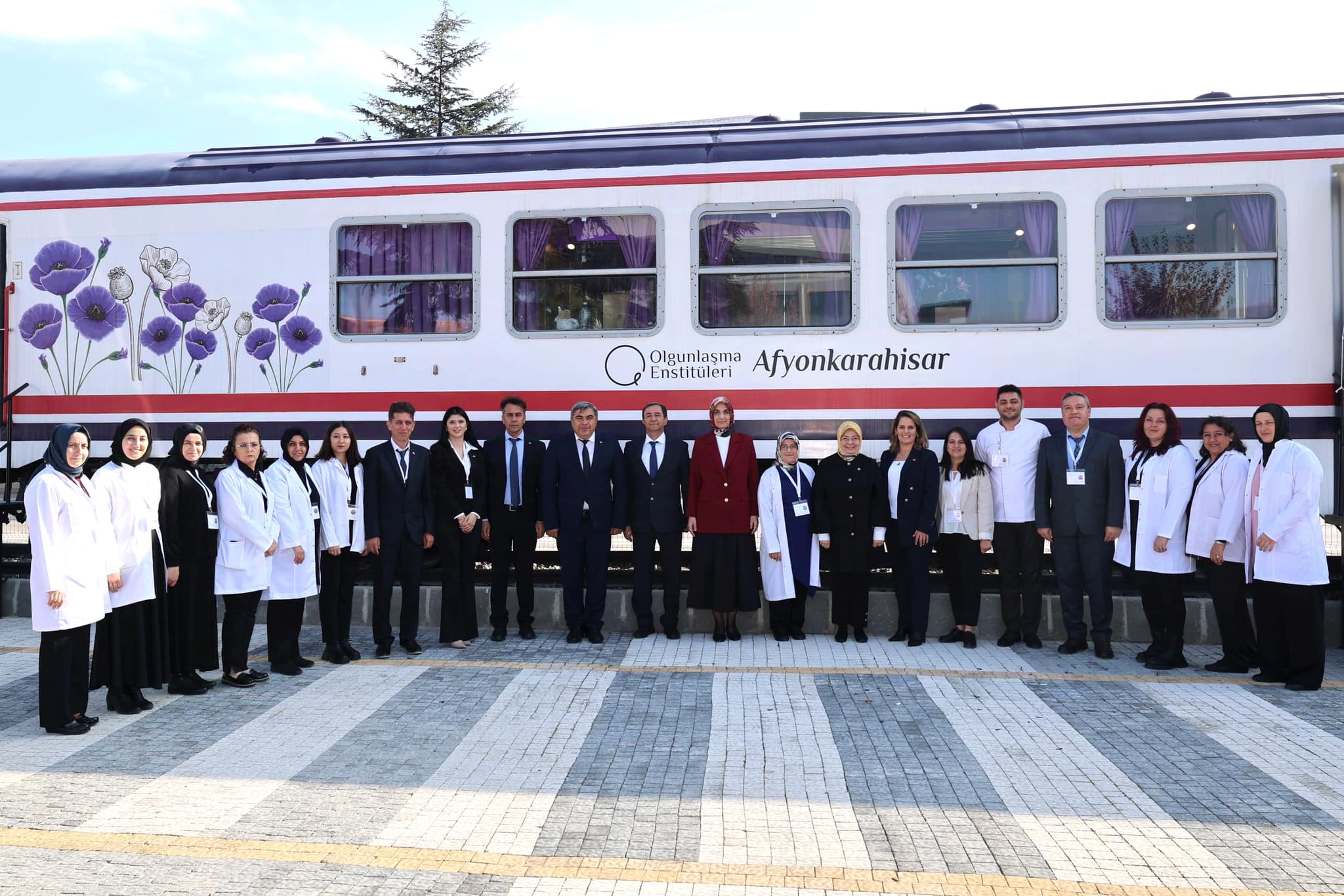 Vali Yiğitbaşı ve Bakan Yardımcısı Olgunlaşma Enstitüsü'nü Ziyaret Etti