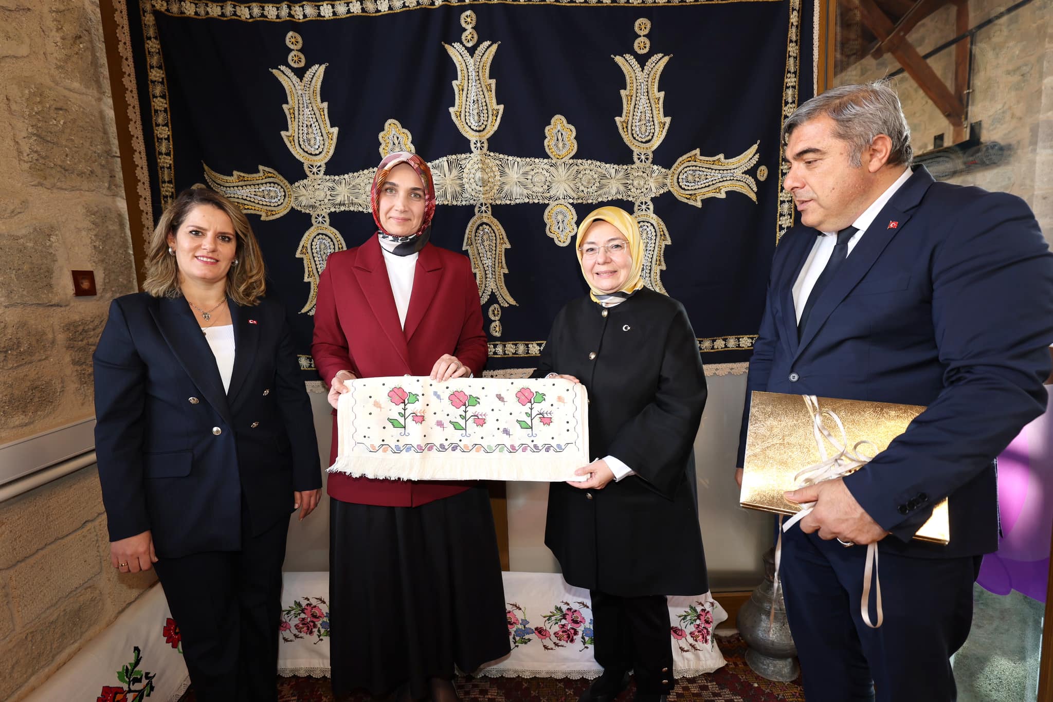 Vali Yiğitbaşı ve Bakan Yardımcısı Olgunlaşma Enstitüsü'nü Ziyaret Etti