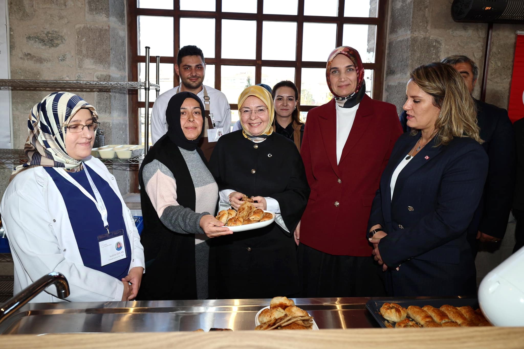 Vali Yiğitbaşı ve Bakan Yardımcısı Olgunlaşma Enstitüsü'nü Ziyaret Etti