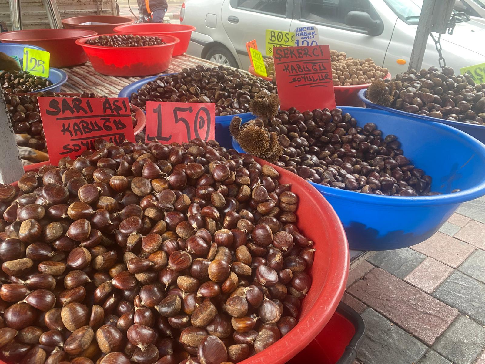 KIŞ AYLARININ VAZGEÇİLKMEZİ KESTANE RAFLARDA YERİNİ ALDI