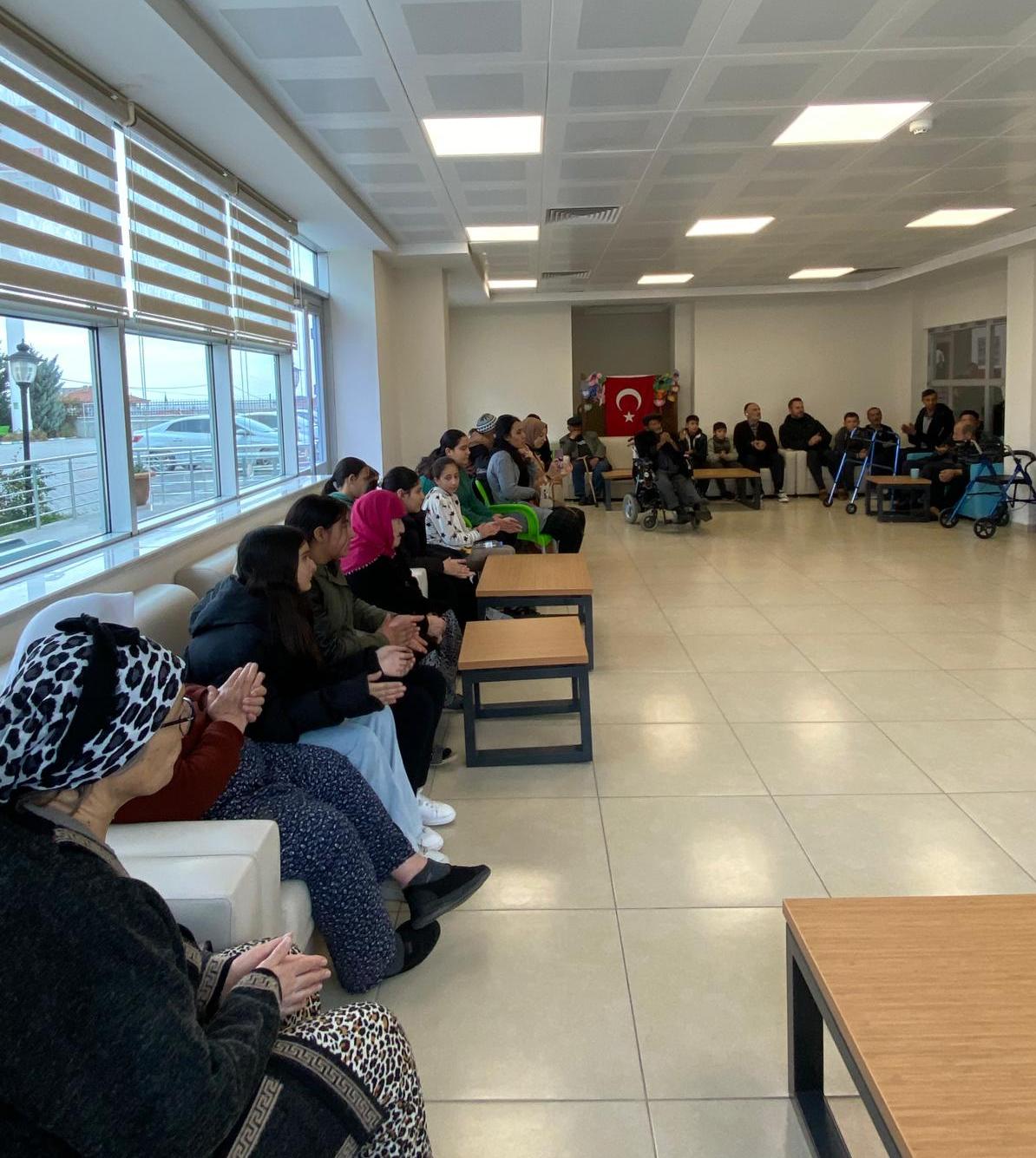 Öğrencilerden Asırlık Çınarlara Anlamlı Etkinlik