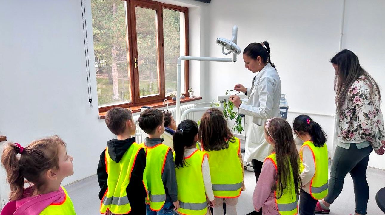 MİNİK ATOM KARINCA AKADEMİ, YİĞİT AĞIZ VE DİŞ SAĞLIĞI POLİKLİNİĞİNİ ZİYARET ETTİ