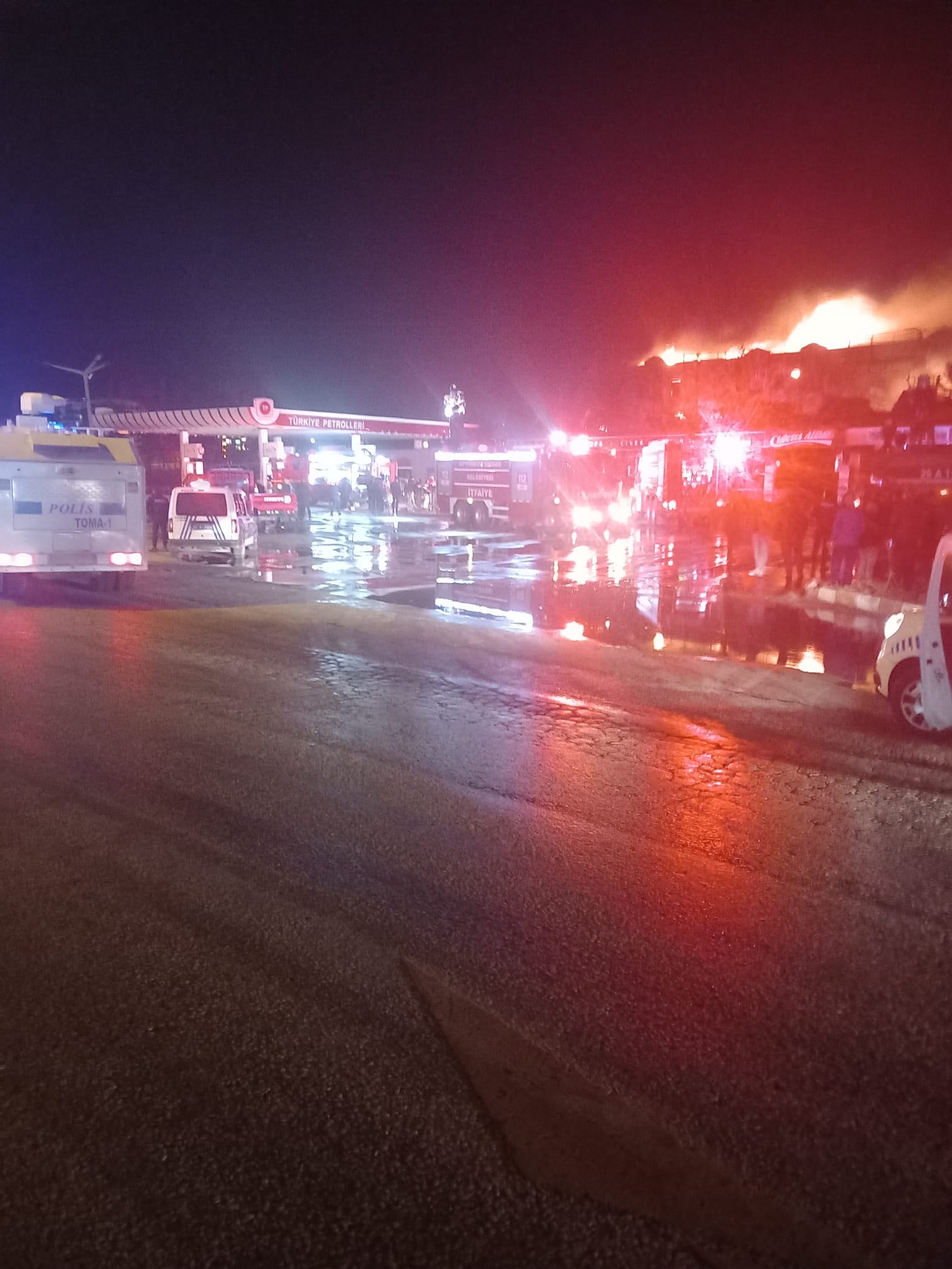 Afyonkarahisar'da Restoranda Yangın: İtfaiye Ekipleri Seferber Oldu