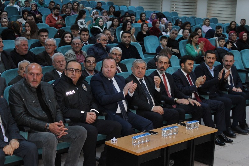 ŞUHUT'TA 24 KASIM ÖĞRETMENLER GÜNÜ KUTLAMA PROGRAMI DÜZENLENDİ