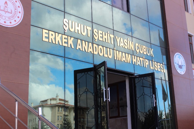ŞUHUT'TA 24 KASIM ÖĞRETMENLER GÜNÜ KUTLAMA PROGRAMI DÜZENLENDİ