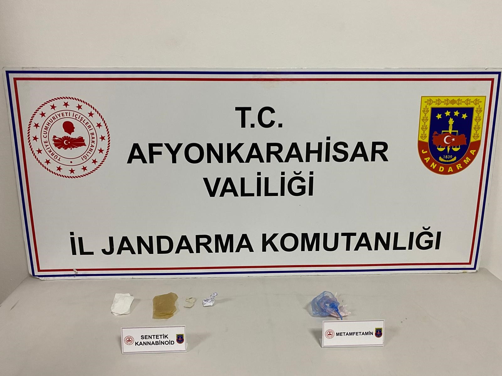 HAPİS CEZASIYLA ARANAN ŞAHIS UYUŞTURUCU MADDELER İLE YAKALANDI