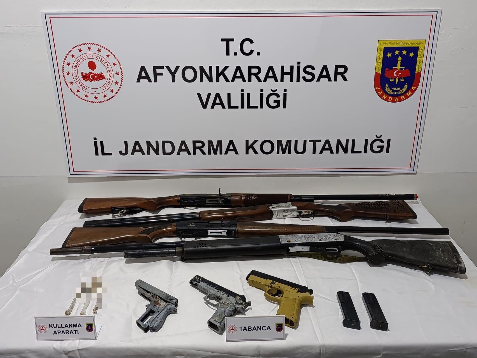 AFYON'DA TAVUK ÇİFTLİĞİNE BASKIN!