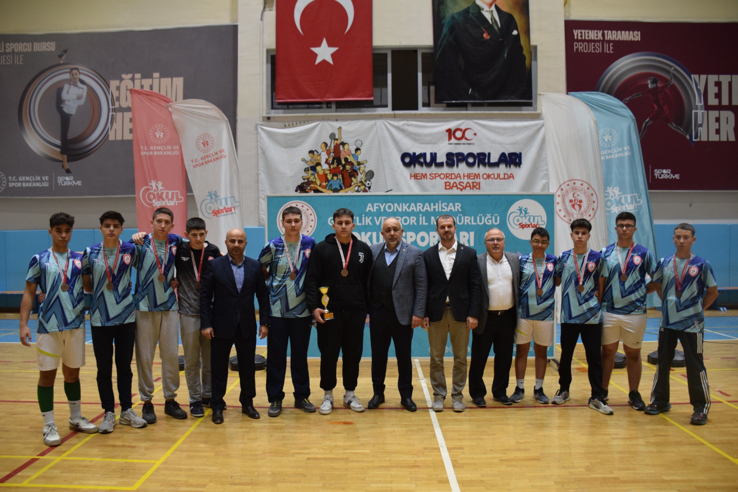 GENÇ ERKEKLER HENTBOL MÜSABAKALARI TAMAMLANDI