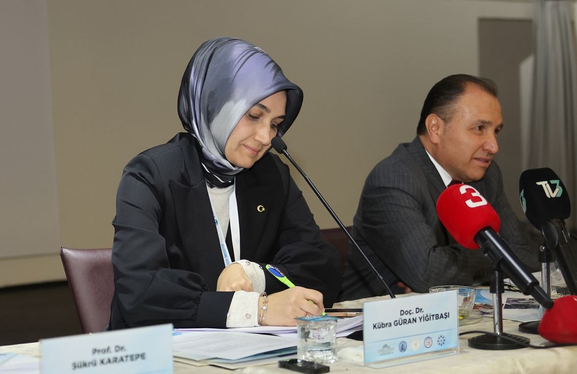 "ŞEHİR KÜLTÜRÜ KÜLTÜRLÜ ŞEHİR BİLGİ ŞÖLENİ" VALİ YİĞİTBAŞI'NIN KATILIMIYLA BAŞLADI