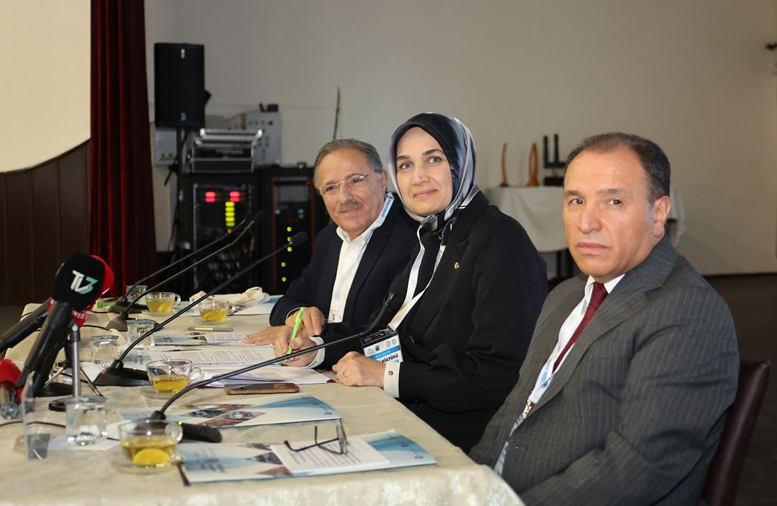 "ŞEHİR KÜLTÜRÜ KÜLTÜRLÜ ŞEHİR BİLGİ ŞÖLENİ" VALİ YİĞİTBAŞI'NIN KATILIMIYLA BAŞLADI
