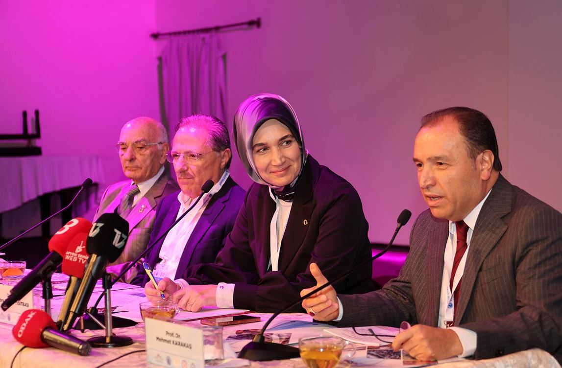 "ŞEHİR KÜLTÜRÜ KÜLTÜRLÜ ŞEHİR BİLGİ ŞÖLENİ" VALİ YİĞİTBAŞI'NIN KATILIMIYLA BAŞLADI