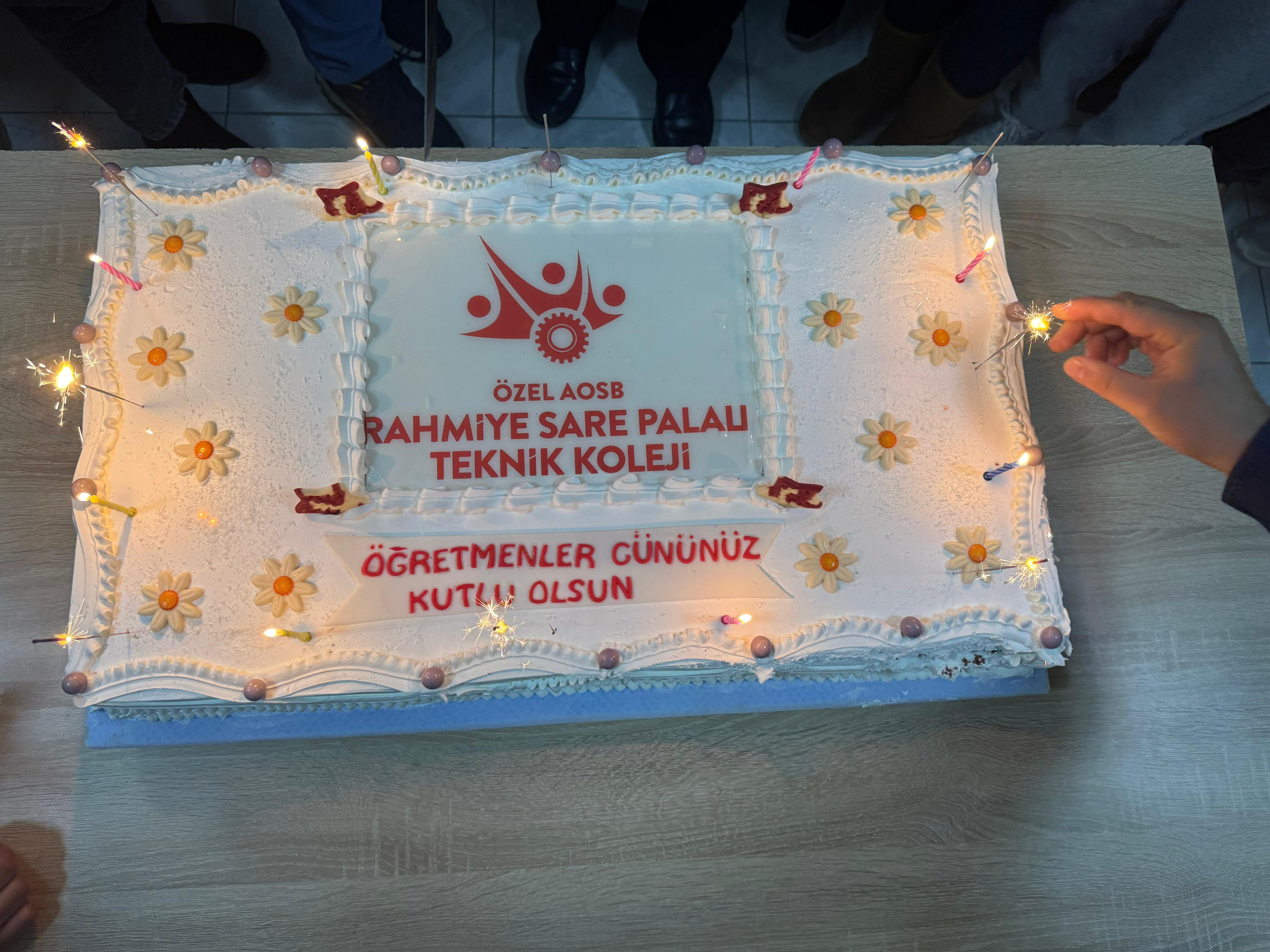 RAHMİYE SARE PALALI TEKNİK KOLEJİNDE ÖĞRETMENLER GÜNÜ COŞKUSU