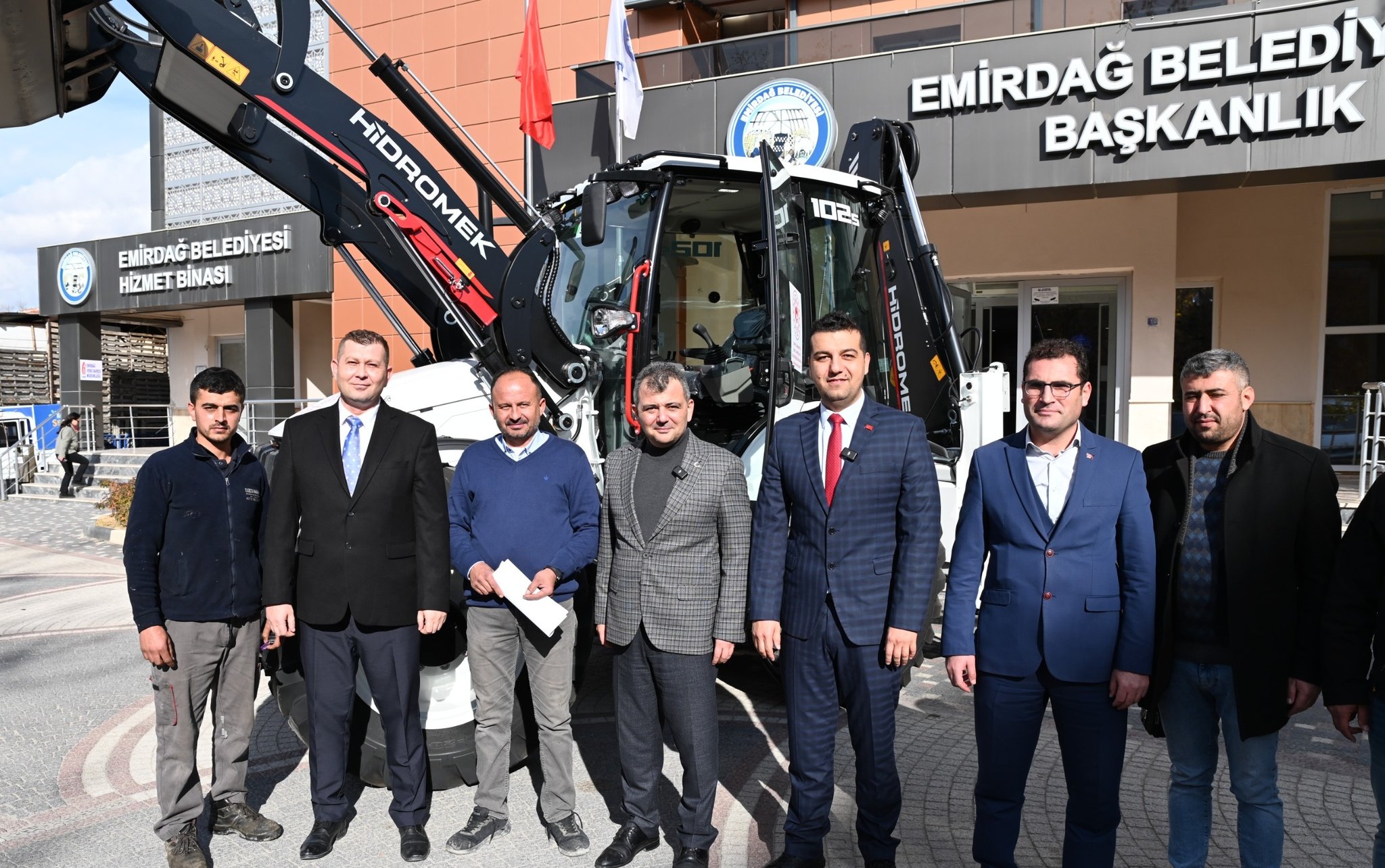 Emirdağ Belediyesi Hizmet Filosu Genişliyor: Yeni İş Makinesi İlçeye Kazandırıldı