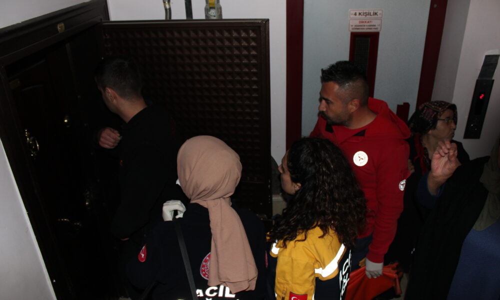 Emekli Öğretmen Banyoda Mahsur Kaldı: 78 Yaşındaki Kadını Ekipler Kurtardı