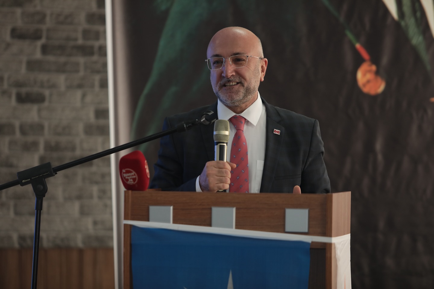 ŞUHUT AK PARTİ TEŞKİLATINDA BAYRAK DEĞİŞİMİ