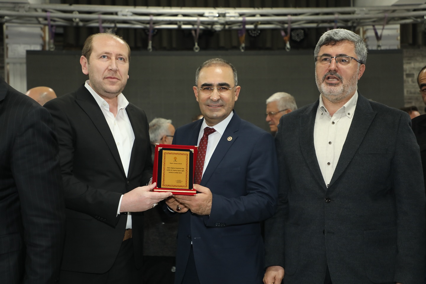 ŞUHUT AK PARTİ TEŞKİLATINDA BAYRAK DEĞİŞİMİ