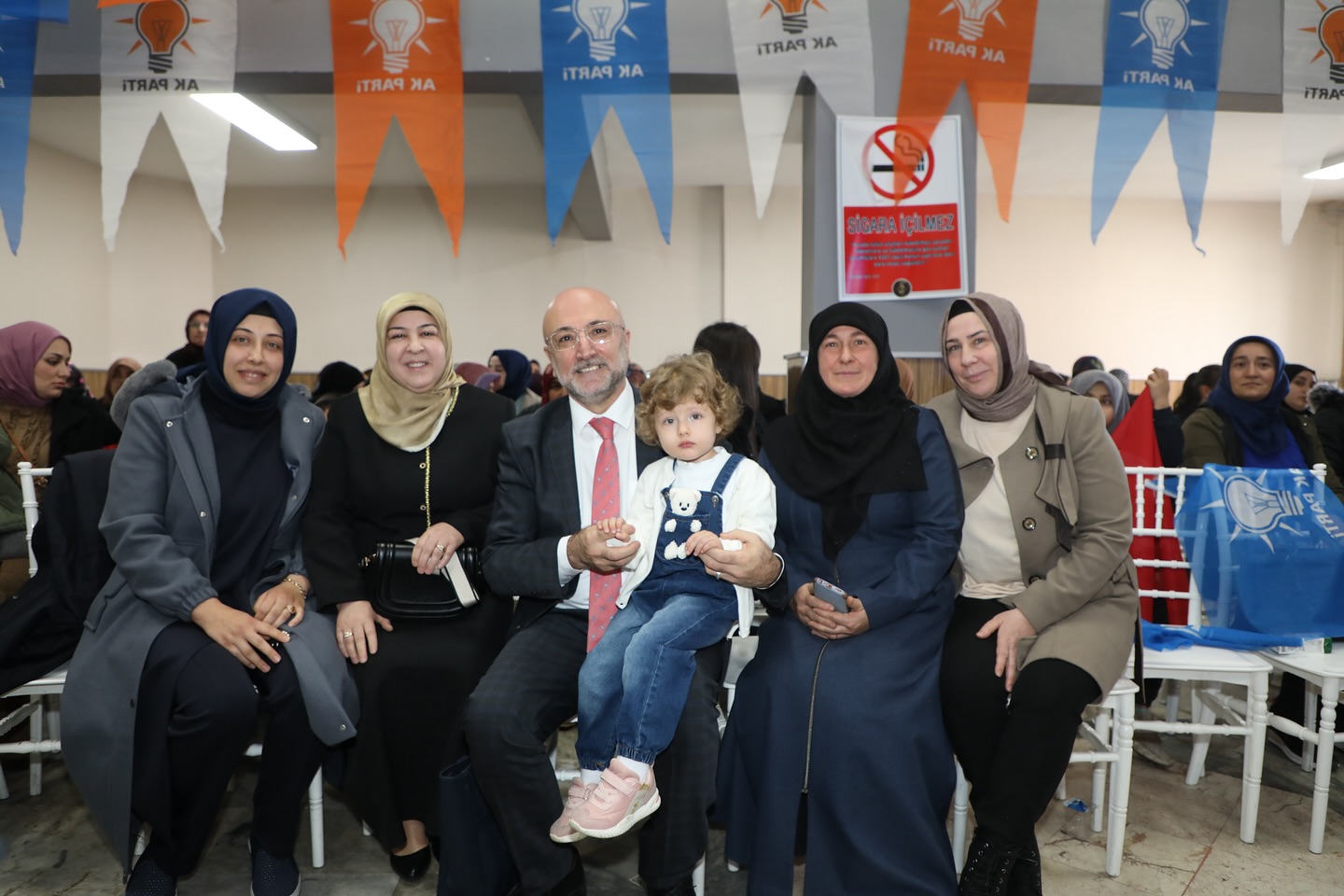 ŞUHUT AK PARTİ TEŞKİLATINDA BAYRAK DEĞİŞİMİ