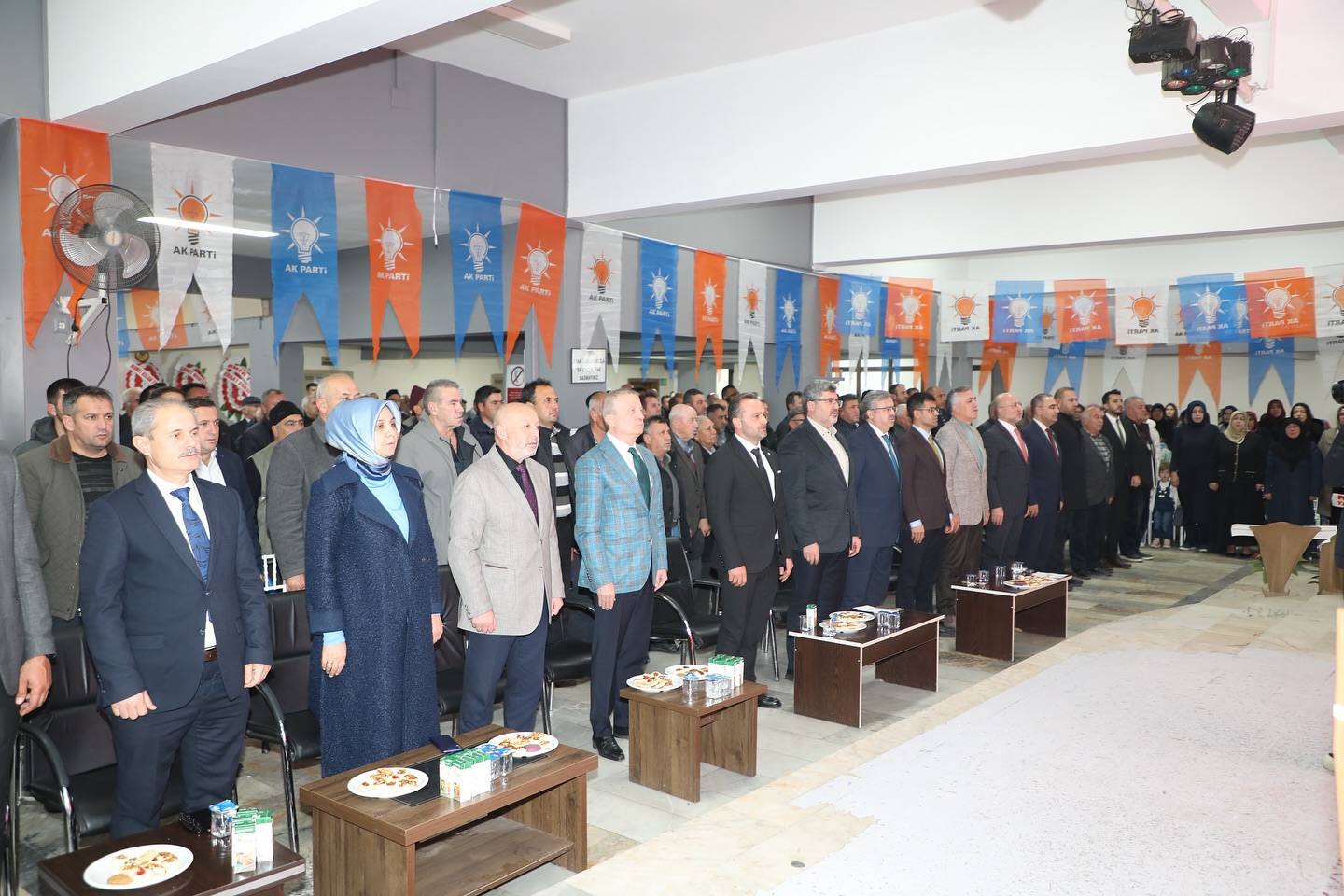 ŞUHUT AK PARTİ TEŞKİLATINDA BAYRAK DEĞİŞİMİ