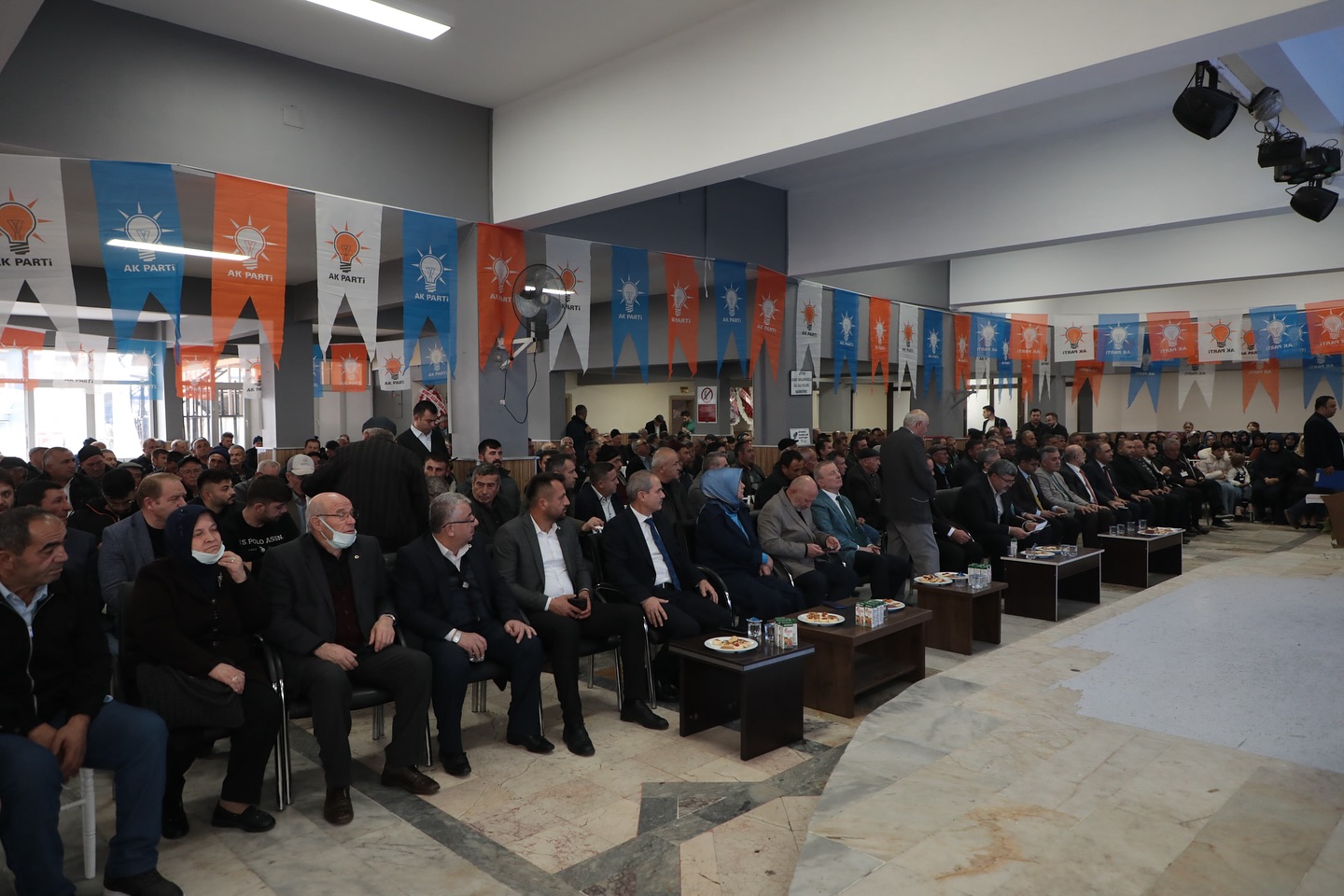 ŞUHUT AK PARTİ TEŞKİLATINDA BAYRAK DEĞİŞİMİ
