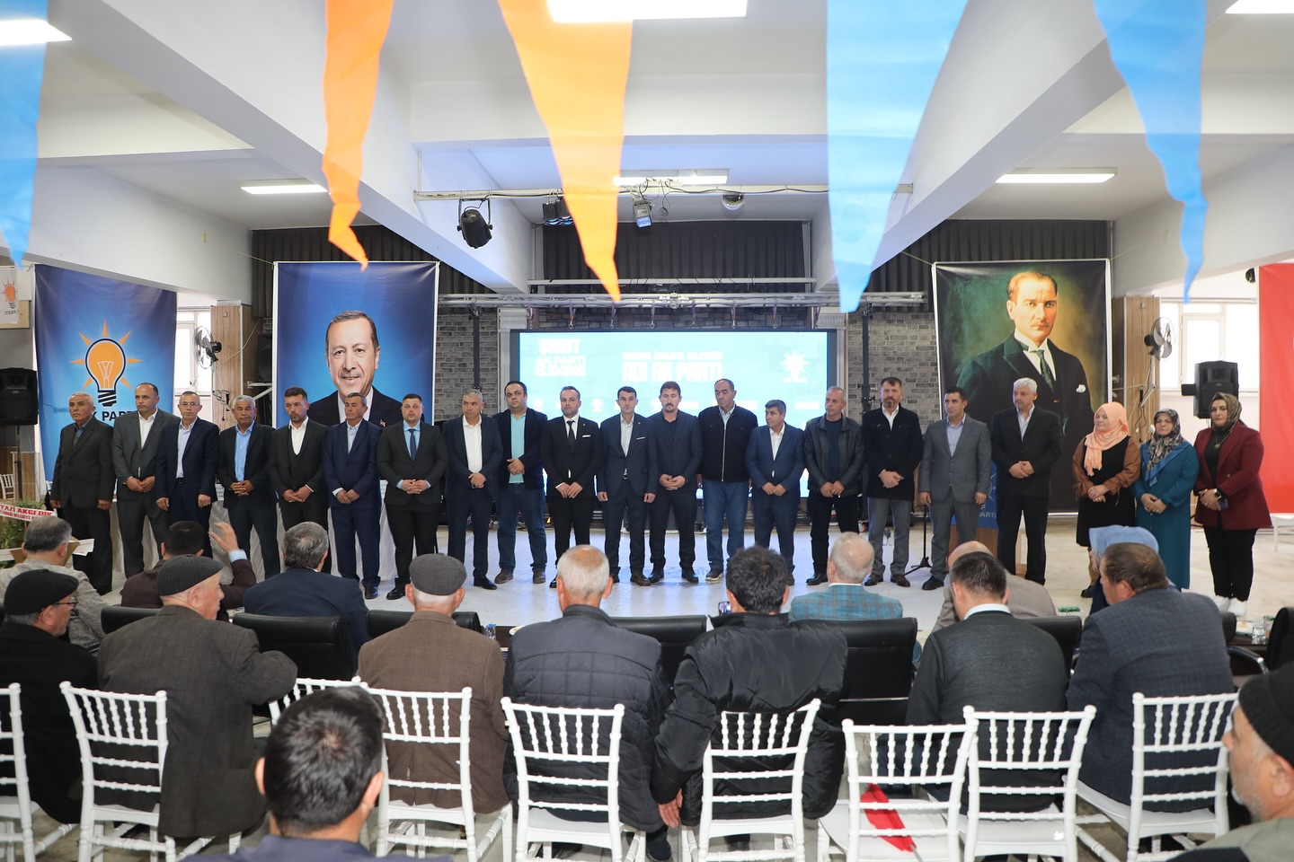 ŞUHUT AK PARTİ TEŞKİLATINDA BAYRAK DEĞİŞİMİ