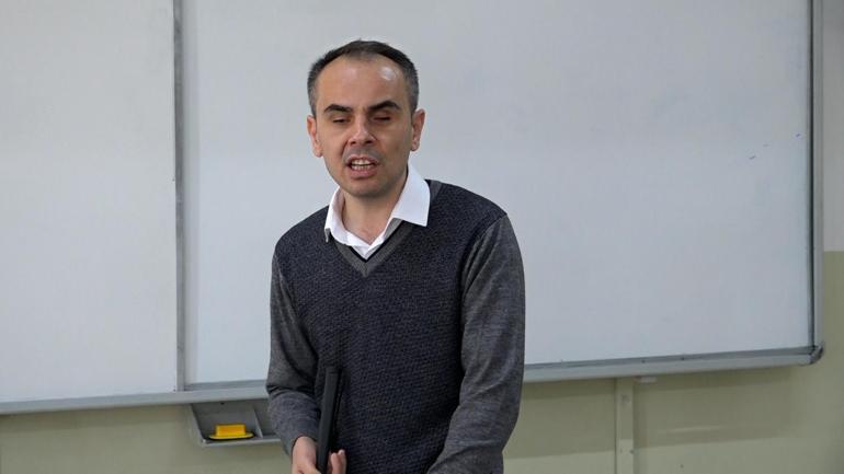 Engelleri bir bir aşıp, öğretmen oldu!  Ahmet Tayfur Arslan'ın Azim Dolu Hikayesi
