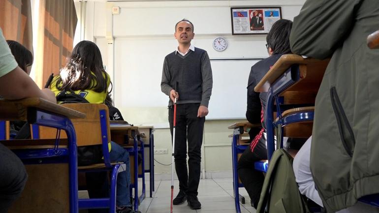 Engelleri bir bir aşıp, öğretmen oldu!  Ahmet Tayfur Arslan'ın Azim Dolu Hikayesi