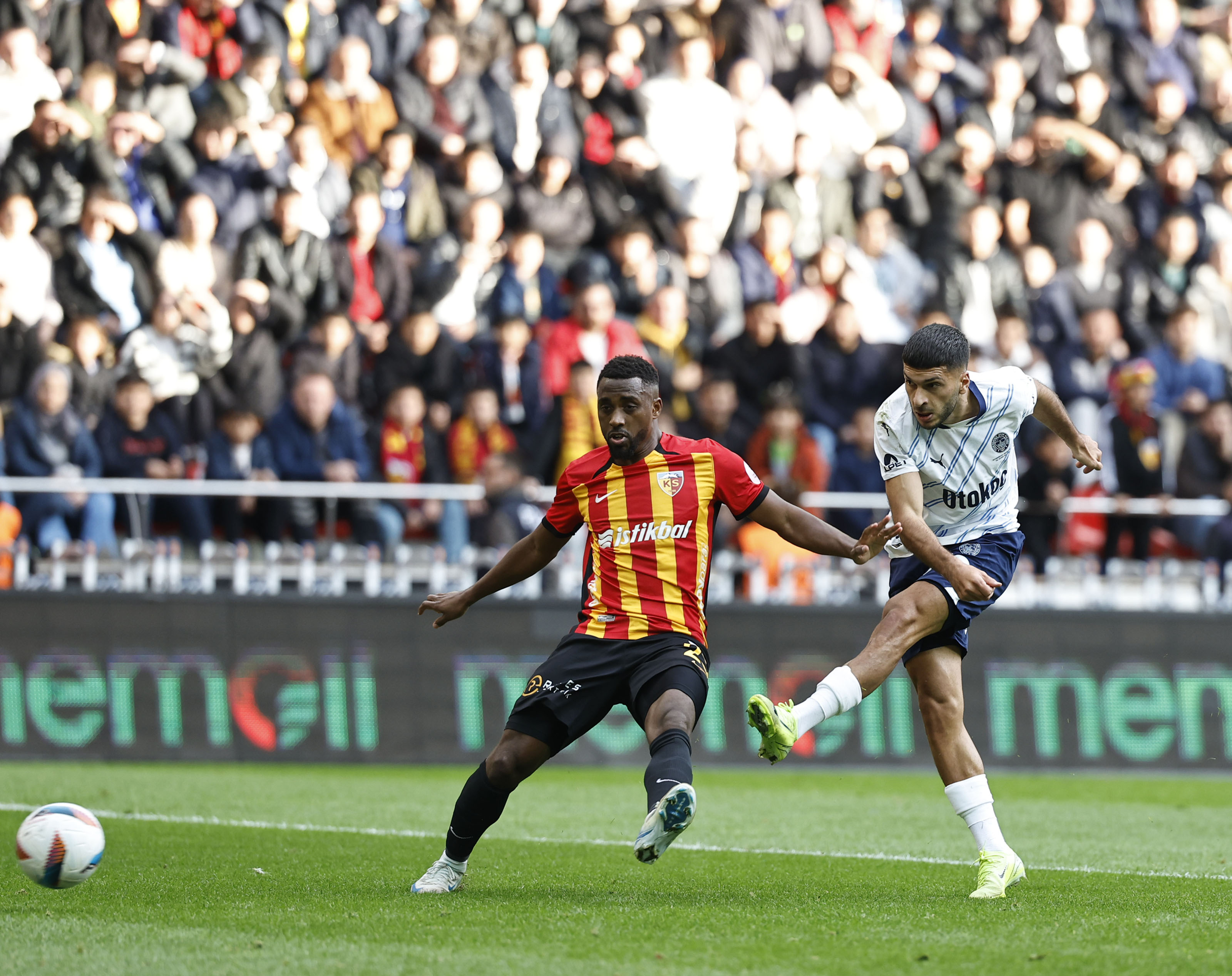 FENERBAHÇE FARKA KOŞTU! GALİBİYET SERİSİNİ 4 MAÇA ÇIKARDI
