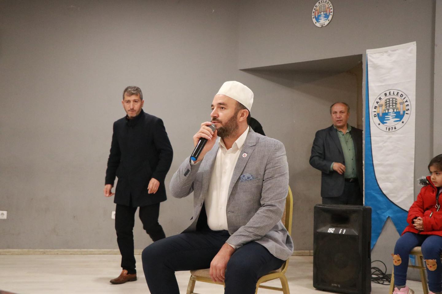 Dinar Belediye Başkanı Veysel Topçu, Umre Yolcularıyla Bir Araya Geldi