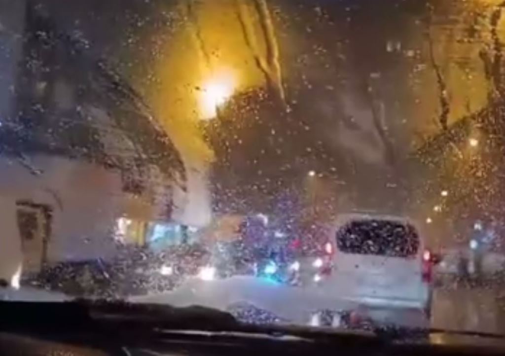 AFYONKARAHİSAR'DA BEKLENEN KAR YAĞIŞI BAŞLADI