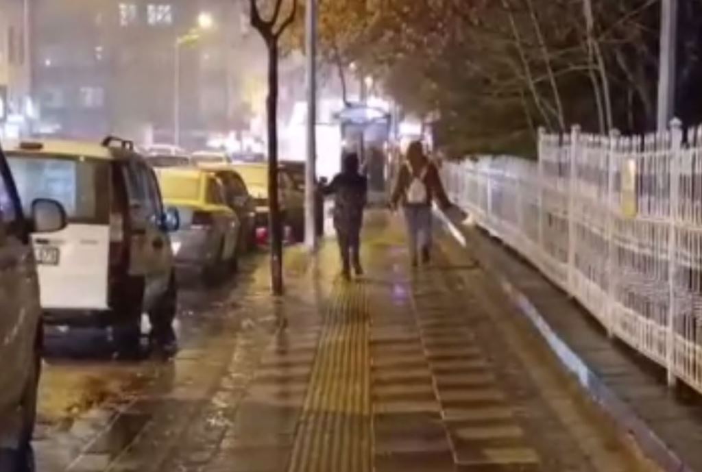 AFYONKARAHİSAR'DA BEKLENEN KAR YAĞIŞI BAŞLADI