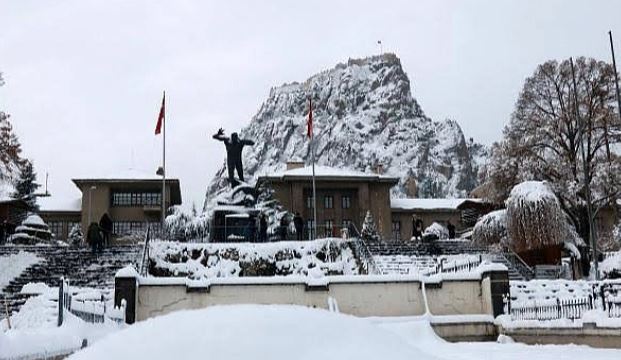VALİLİK VATANDAŞLARI UYARDI KAR YAĞIŞI TİPİ VE BUZLANMAYA DİKKAT