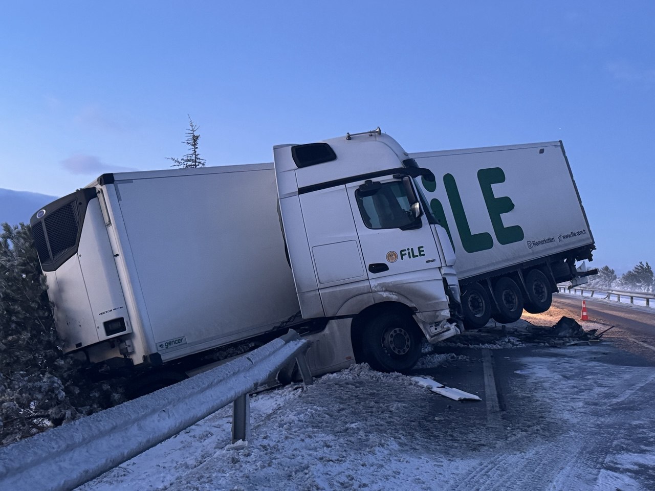 Afyonkarahisar'da Zincirleme Trafik Kazası: 30 Kişi Yaralandı