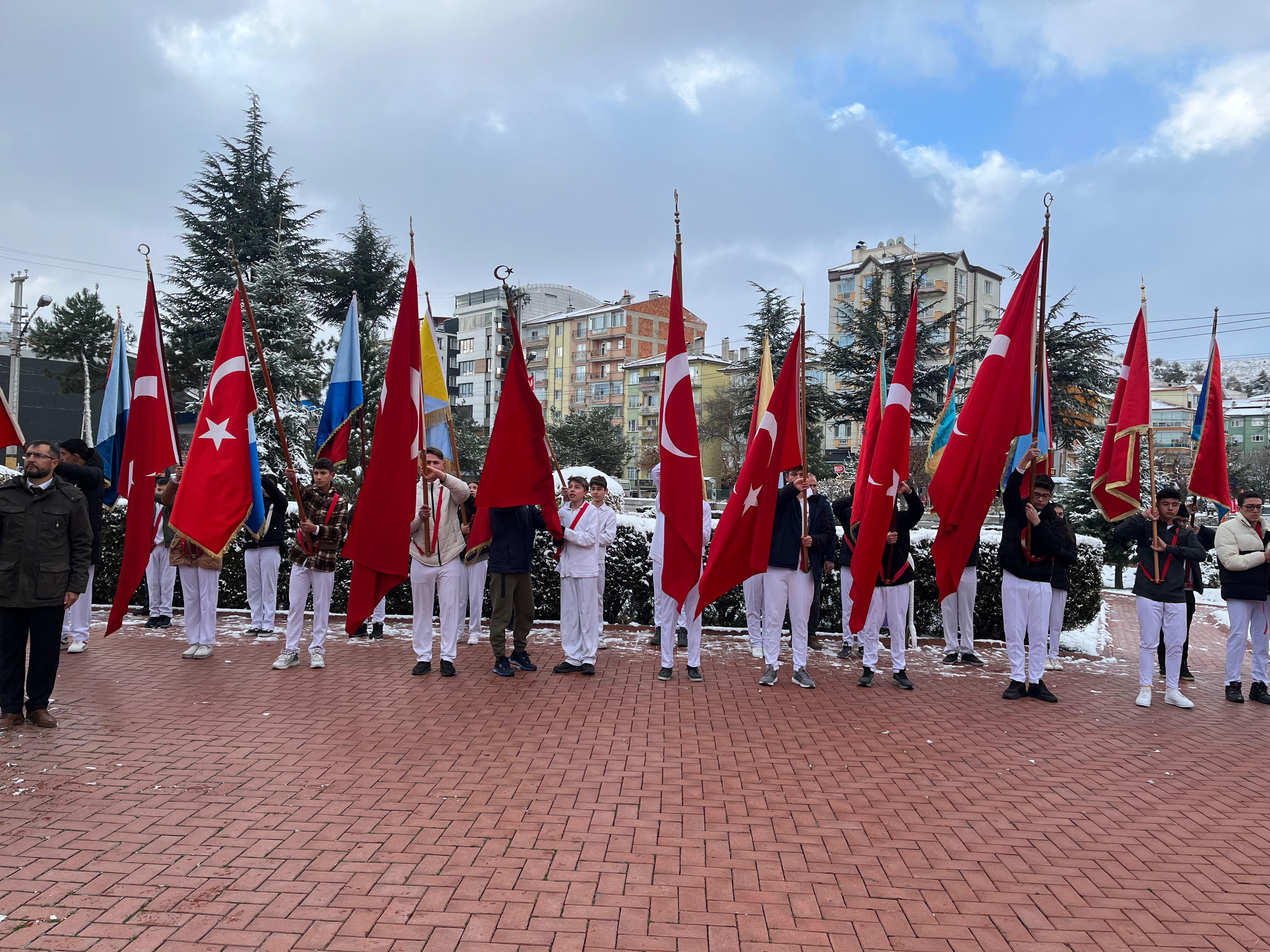 24 Kasım Öğretmenler Günü Çelengi Atatürk Anıtı’na Sunuldu