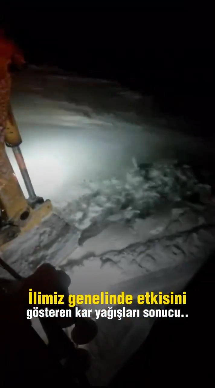 Afyonkarahisar’da 41 Köyde Kar Temizleme Çalışmaları Sürüyor 