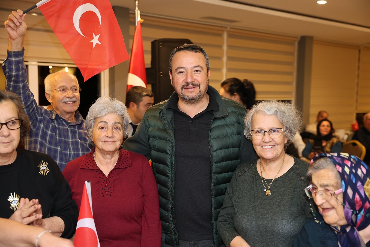 BAŞKAN ÖZTAŞ’TAN EMEKLİ ÖĞRETMENLERE ZİYARET GERÇEKLEŞTİRDİ