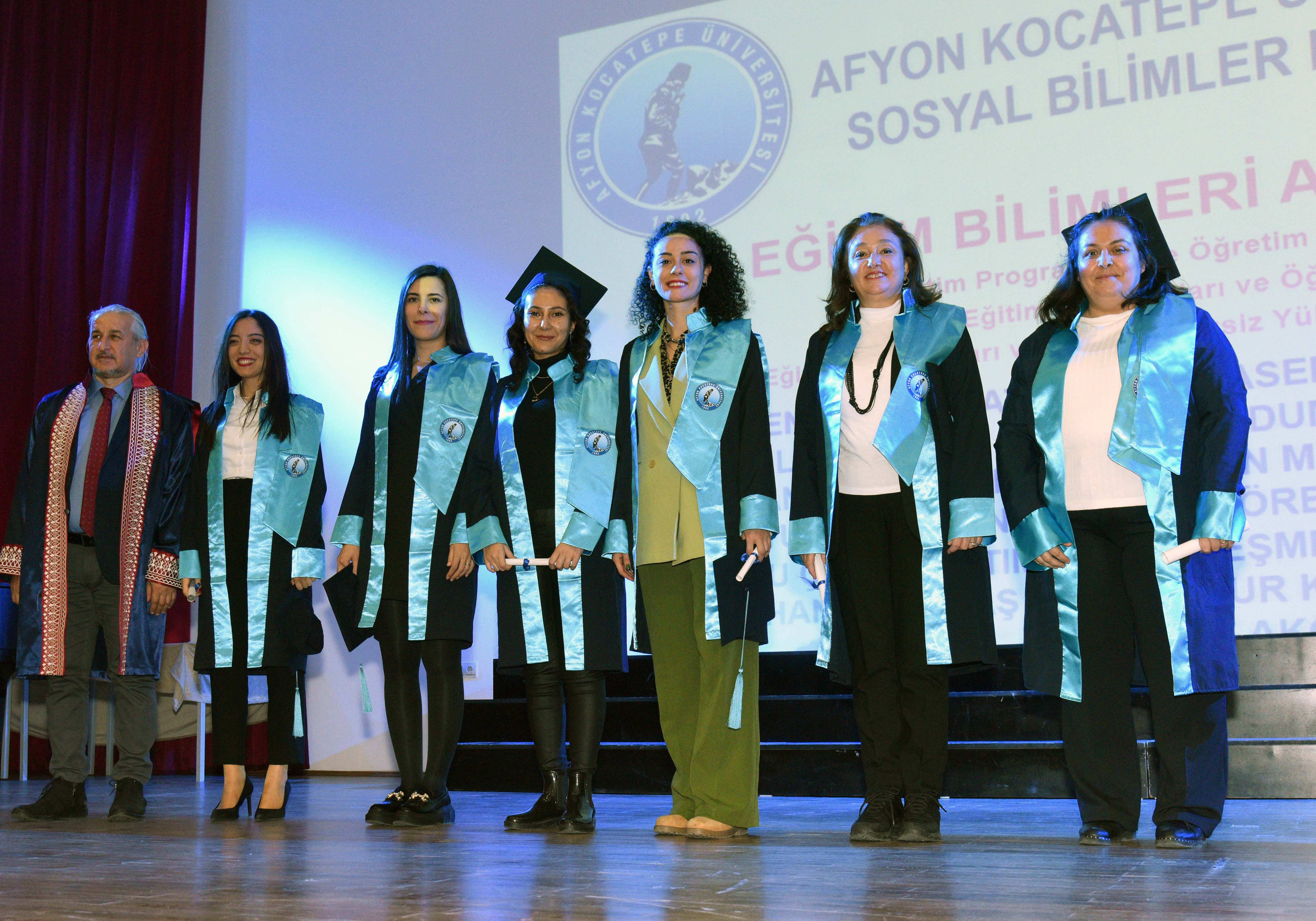 AKÜ SOSYAL BİLİMLER ENSTİTÜSÜNDE MEZUNİYET TÖRENİ GERÇEKLEŞTİRİLDİ