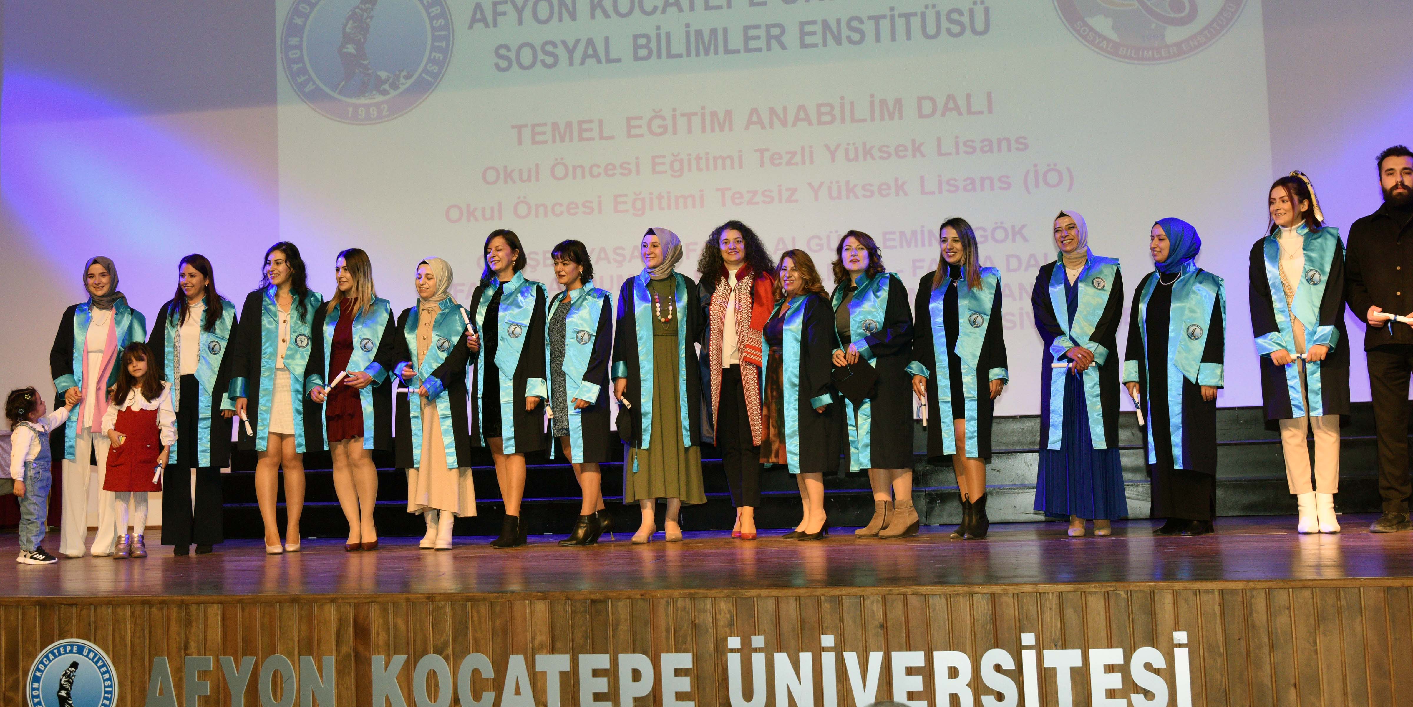 AKÜ SOSYAL BİLİMLER ENSTİTÜSÜNDE MEZUNİYET TÖRENİ GERÇEKLEŞTİRİLDİ