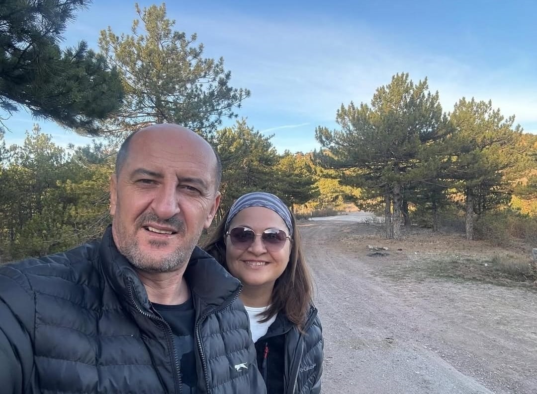 Gazeteci Köksal Eşi Burcu Köksal’a Sevgisini Cemal Süreya Şiiriyle Gösterdi