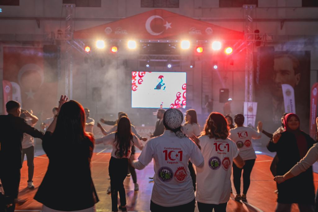 ÖĞRETMENLER GÜNÜNE ÖZEL COŞKULU KUTLAMA