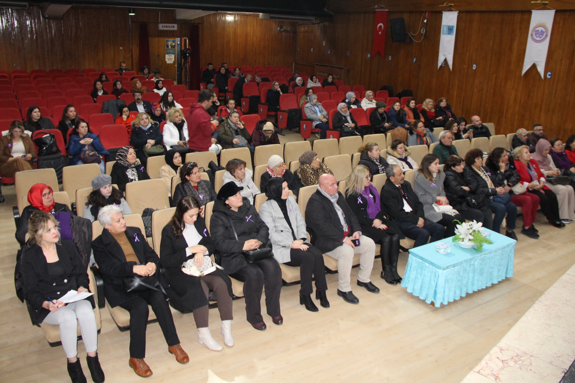 ŞİDDETE YÖNELİK OLARAK KADINLAR BİLGİLENDİRİLDİ