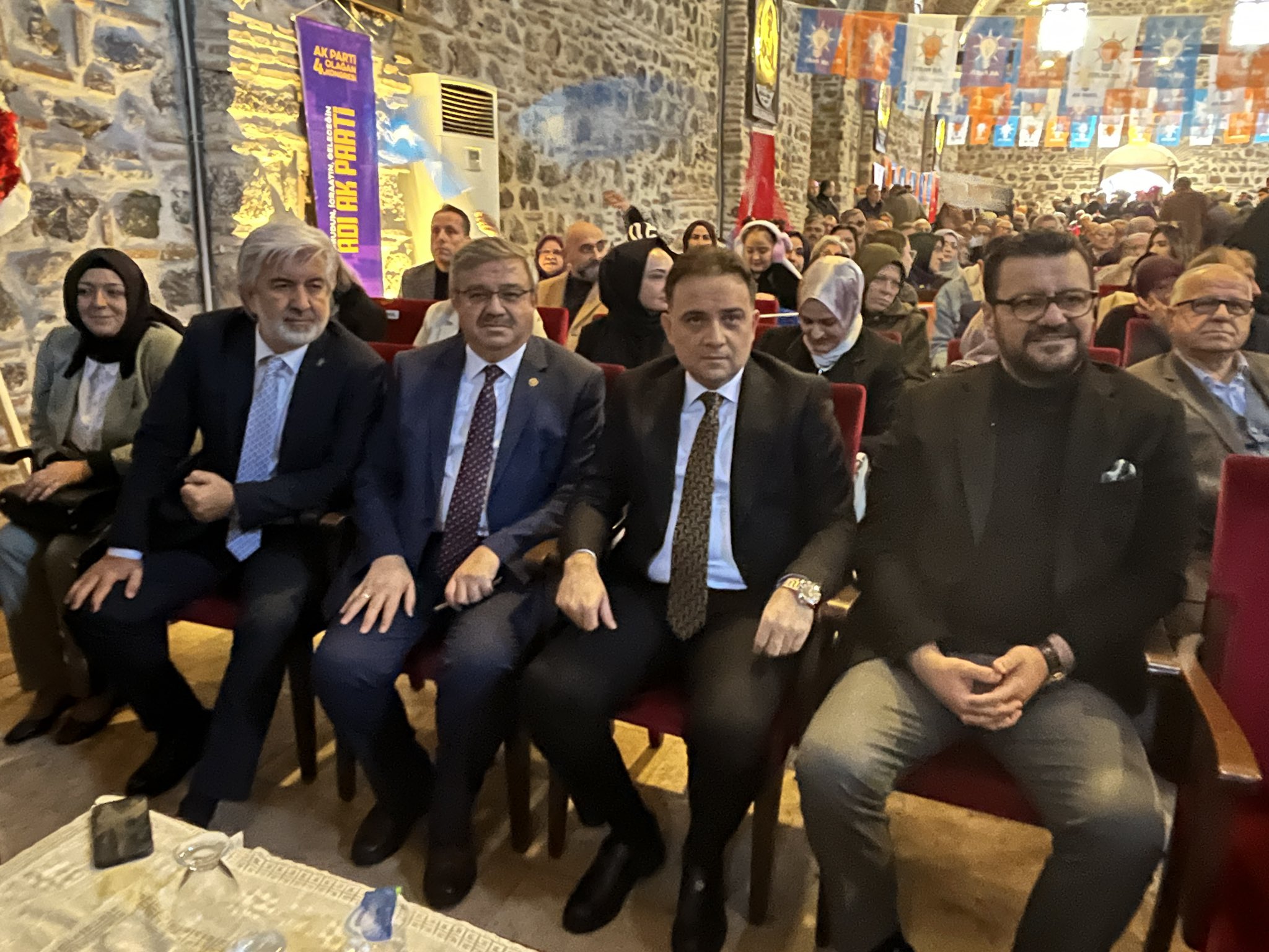 AK Partili Yurdunuseven Manisa'da Teşkilatla Bir Araya Geldi