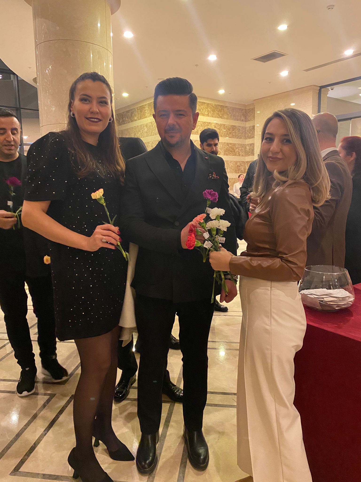 Pusula Eğitim Kurumu Öğretmenleri 24 Kasım’ı Akrones’te Coşkuyla Kutladı