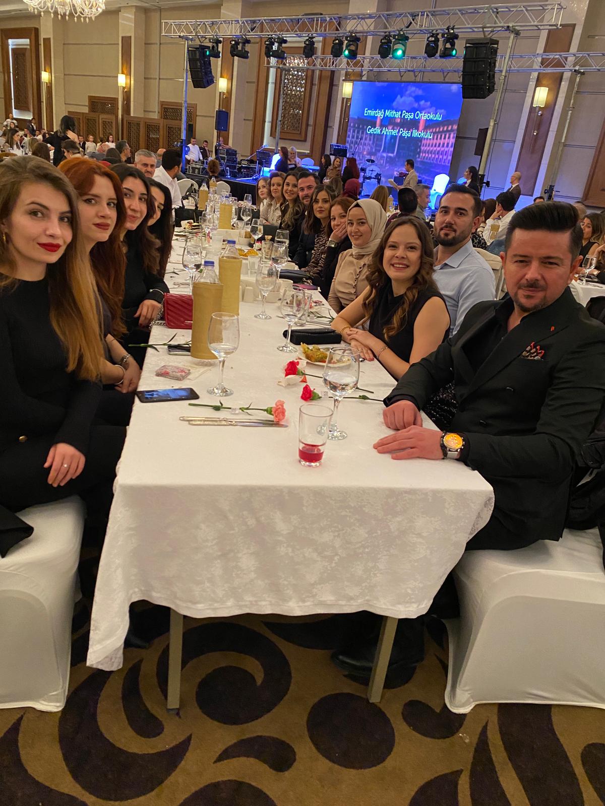 Pusula Eğitim Kurumu Öğretmenleri 24 Kasım’ı Akrones’te Coşkuyla Kutladı