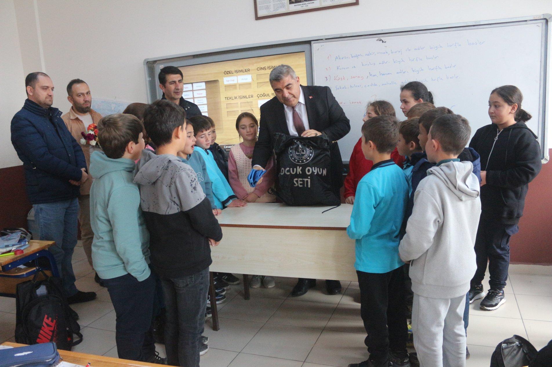 Müdür Sünnetci, Köprülü Okullarını Ziyaret Etti