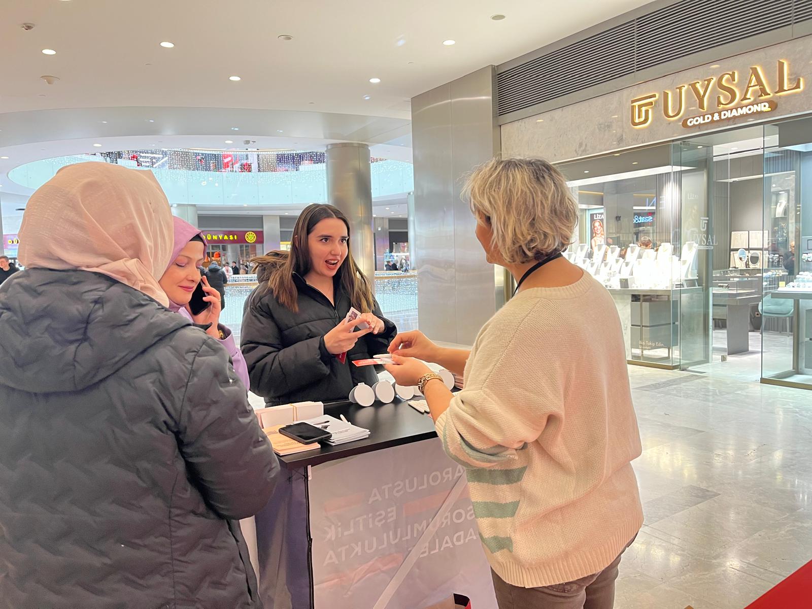 KADEM'den Şiddete Karşı Yeni Kampanya: "Şiddete Seyirci Kalma"