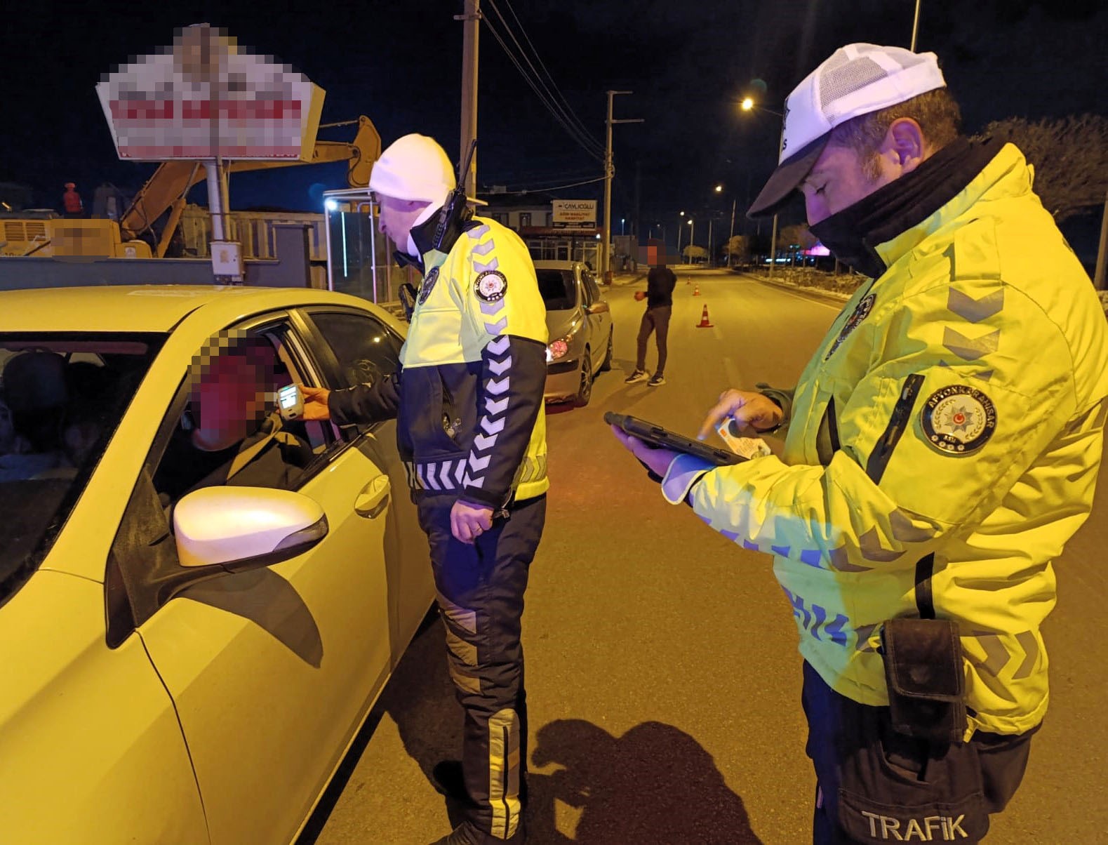 TRAFİK KURALLARINA UYMAK, YAŞAMA SIMSIKI SARILMAKTIR