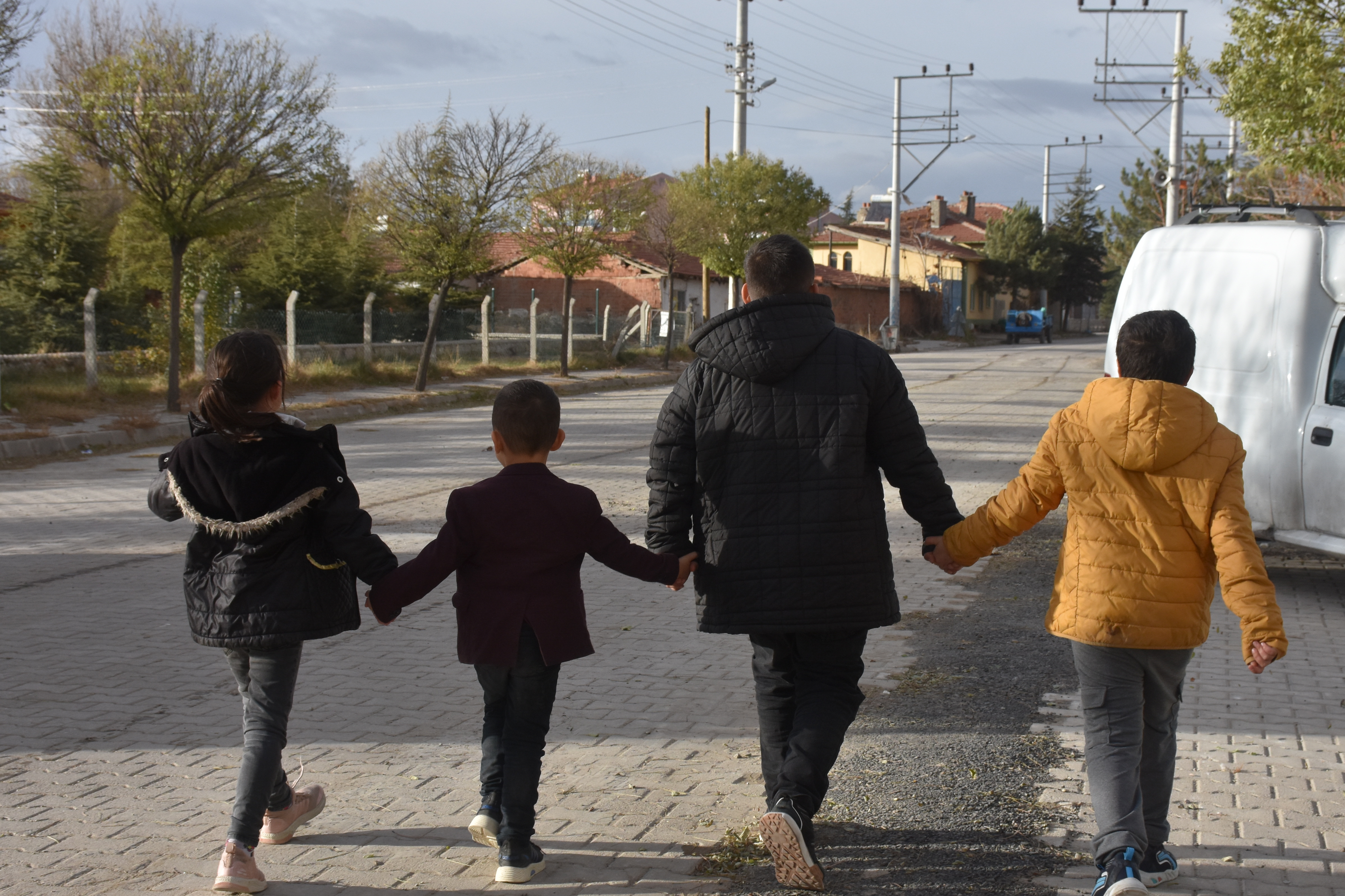 Afyonkarahisar'da 3 elti, 3 çocuğa koruyucu aile oldu: "Oğlumla aramdaki bağ, kan bağı değil, can bağı"